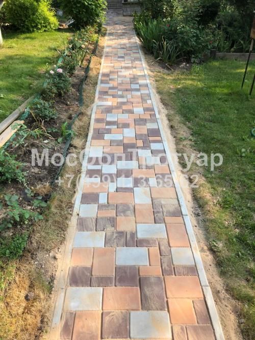 Укладка тротуарной плитки двух цветов с подготовкой песчаного щебеночного основания в деревне Софрино - слайд 2